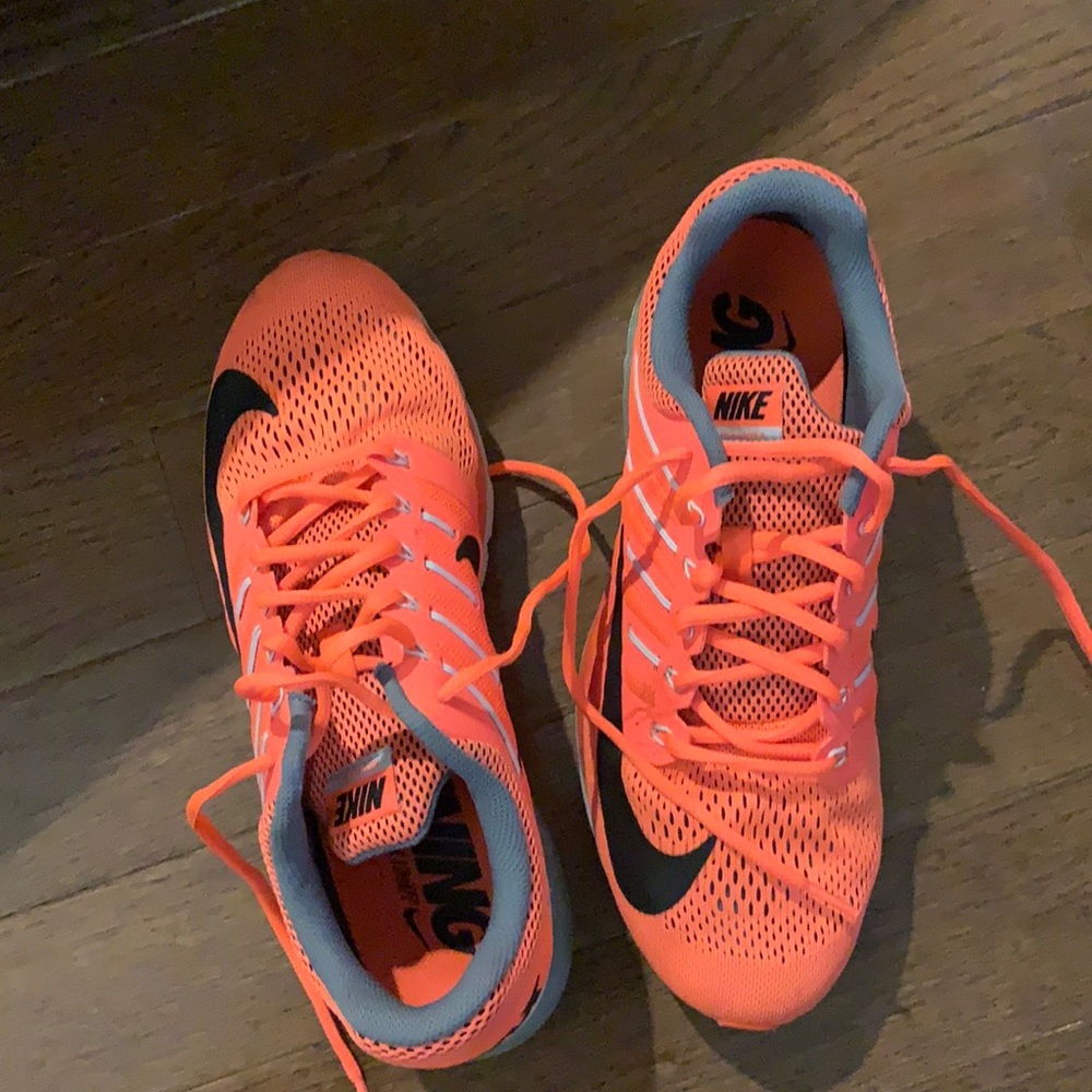 Orange Airmax Sneakers excellent used condition.